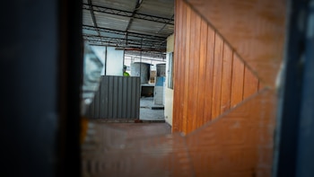 La Fiscalía, la Policía Metropolitana de Bogotá y la Secretaría de Seguridad documentaron torturas con ácido, machetes y mangueras dentro del hotel - crédito Secretaría Distrital de Seguridad
