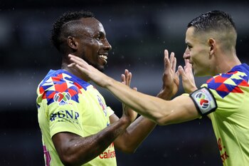 Julián Quiñones (i) y Alvaro