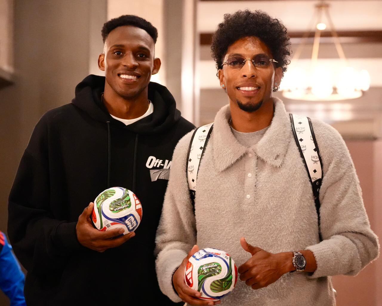 Jhojan Mojica y Jhon Janer Lucumí fueron los últimos en llegar a la concentración de la selección Colombia - crédito FCF