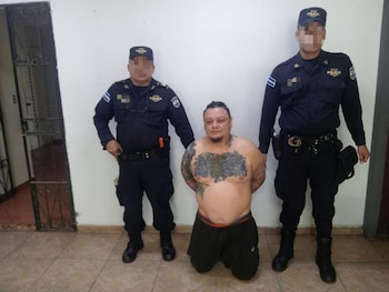 La Policía Nacional Civil captura a Melvyn Salinas Martínez, alias “Fliper de Merliot”, uno de los fundadores históricos de la MS13 en El Salvador./(Ministerio de Justicia y Seguridad Pública)