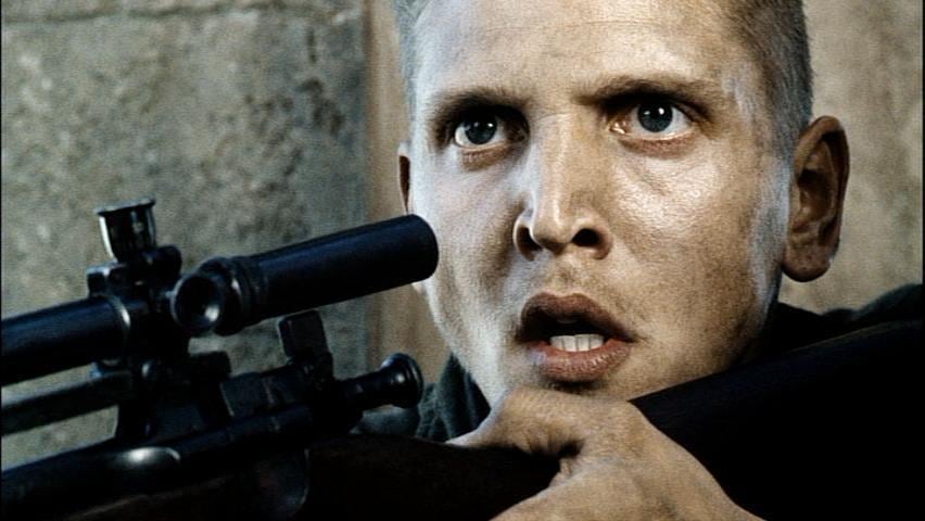 Barry Pepper sufrió una lesión real en el pulgar durante la preparación para la película Rescatando al soldado Ryan