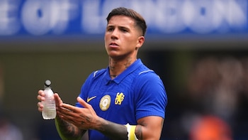 Las repercuciones en Inglaterra tras los abucheos que recibió Enzo Fernández por los hinchas del Chelsea (John Walton/PA via AP)