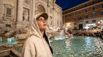 La cantante Katy Perry en la Fontana di Trevi en Roma, una imagen que ha compartido en sus redes sociales