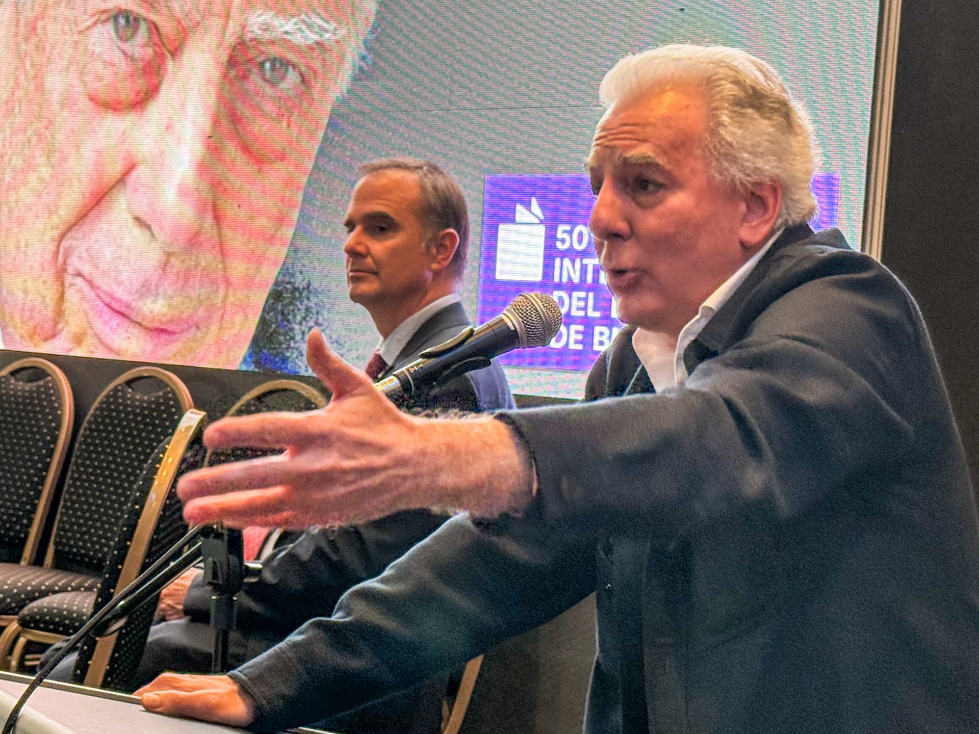 La Feria del Libro homenajeó a Mario Vargas Llosa, con lecturas y una exposición inmersiva (Fundación El Libro )