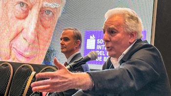 La Feria del Libro homenajeó a Mario Vargas Llosa, con lecturas y una exposición inmersiva