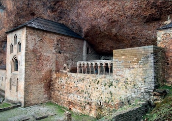 Monasterio antiguo de San Juan de la Peña. (EUROPA PRESS).