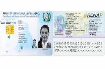 Anverso y reverso de un documento personal de identificación guatemalteco con fotografías, chip, datos de registro y códigos impresos.