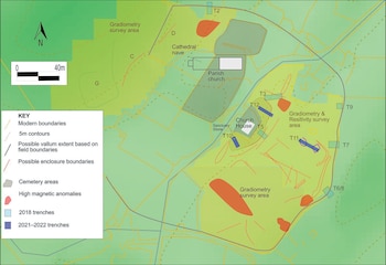 Mapa de Lios Mòr — muestra el Clachan, la catedral medieval, el posible vallum, las anomalías geofísicas y las áreas de excavación. - Credit: Antiquity (2026). DOI: 10.15184/aqy.2026.10379