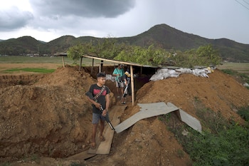Miembros armados de la comunidad