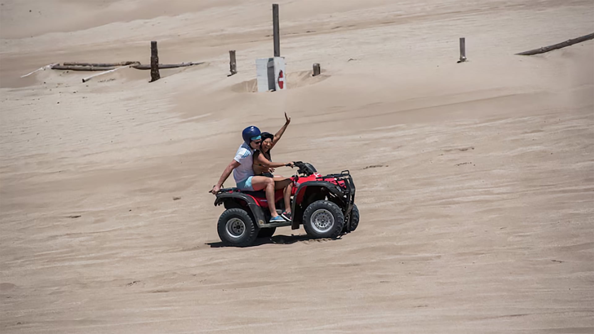 La falta de controles efectivos y la circulación de menores sin casco agravan los riesgos de accidentes en la zona de La Frontera, Pinamar