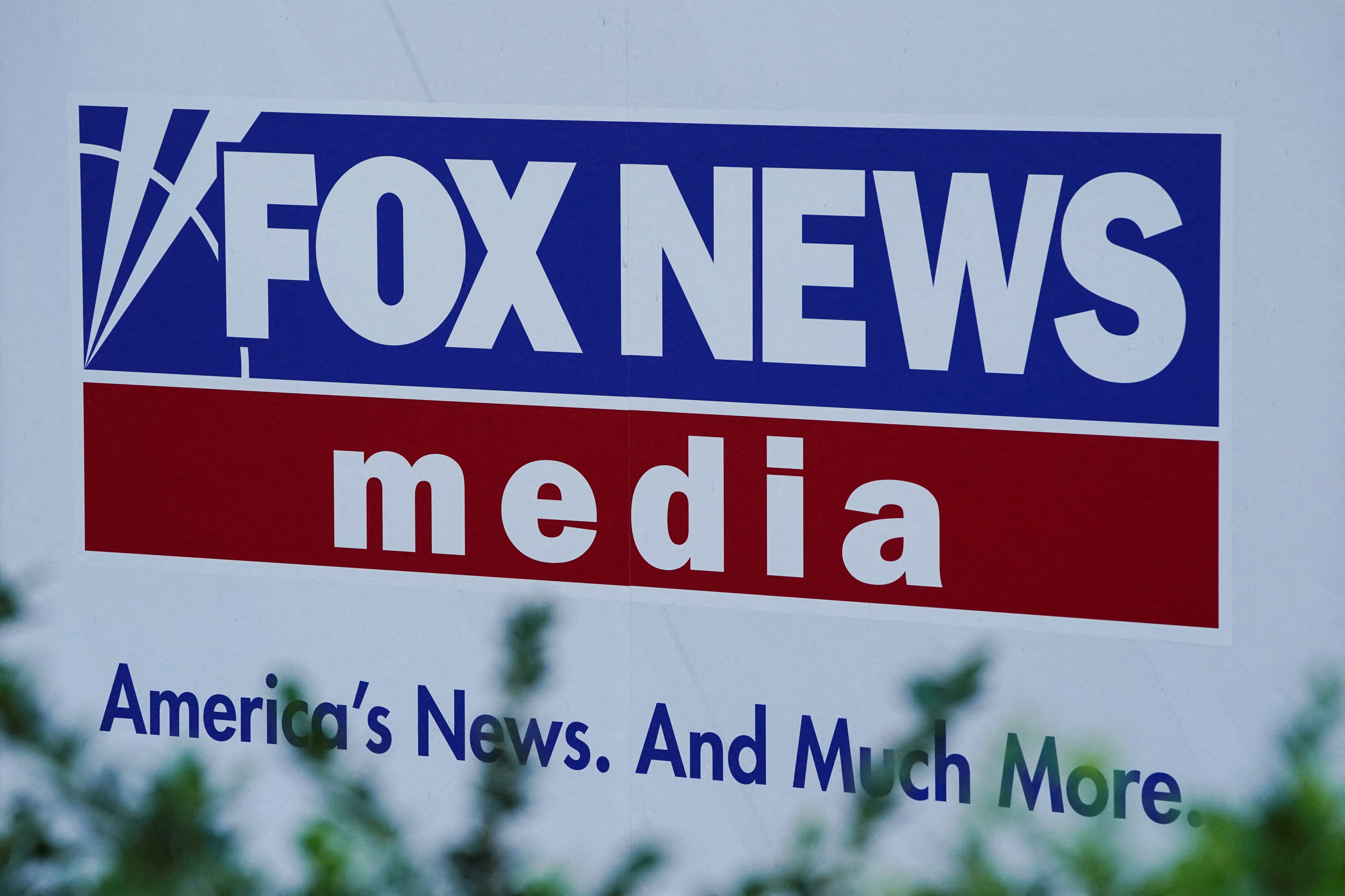 La operación entre Fox y Roku aún requiere la aprobación de accionistas y reguladores y prevé cerrar en el primer semestre de 2027 (REUTERS/Bing Guan)