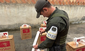 La Policía Nacional decomisó 14.000 cajetillas de cigarrillos de contrabando en Ipiales durante un operativo en el barrio El Charco - crédito Policía Nacional