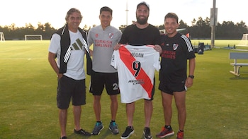 Gonzalo Higuaín recibió al plantel