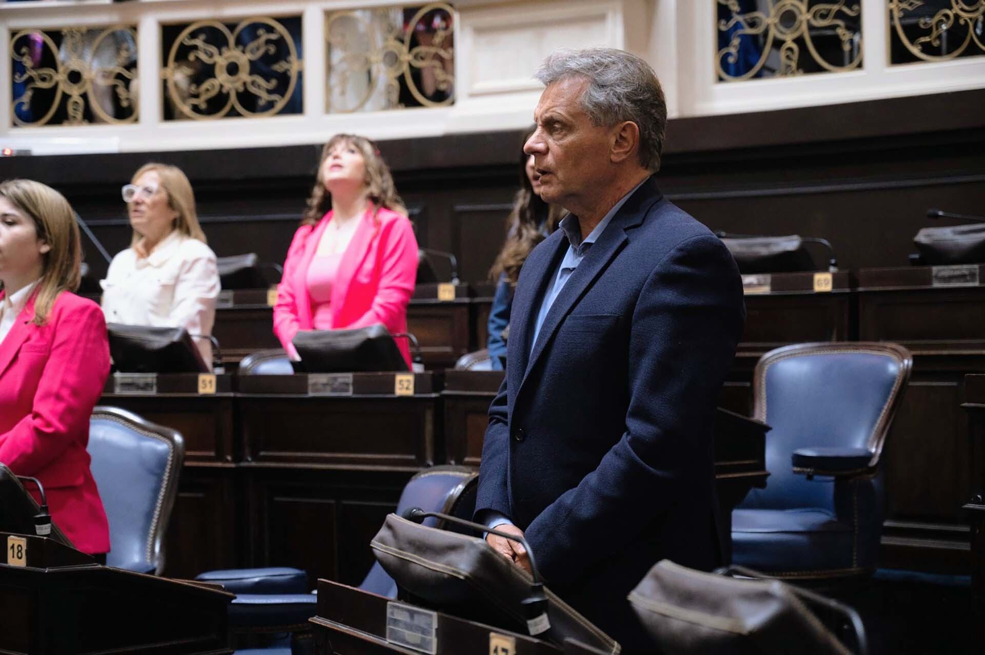 El exintendente busca consolidar una alternativa localista