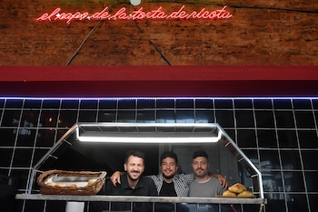 Los tres amigos convivieron casi