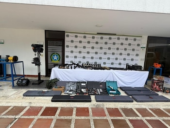 Un hombre de 28 años fue capturado en flagrancia en el barrio Colseguros por el delito de fabricación y tráfico de armas de fuego - crédito prensa Policía Nacional