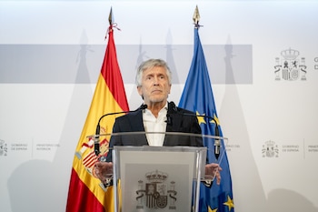 El ministro del Interior, Fernando Grande-Marlaska, atiende a los medios de comunicación tras la reunión del consejo extraordinario de ministros del Interior de la UE por la crisis en Ceuta. (Europa Press)