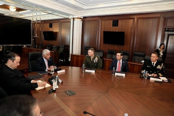 El presidente José Raúl Mulino y el jefe del Comando Sur, general Francis L. Donovan, analizaron acciones conjuntas frente a amenazas que impactan la región. Tomada de Presidencia