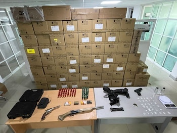Aseguran medicamentos, armas de fuego