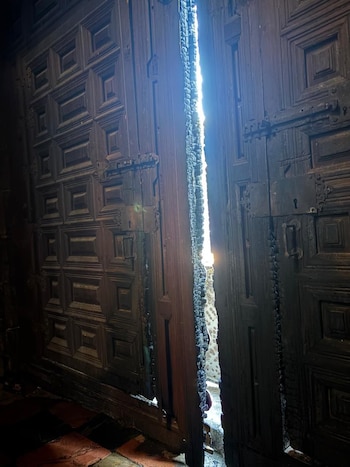 Incendian puerta de Catedral de