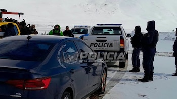Cruzaron desde Chile a Neuquén, perdieron el contacto y los rescataron tras quedarse varados en la ruta 23