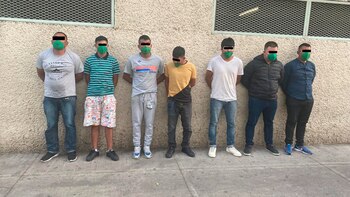 Los detenidos arriban en grupo