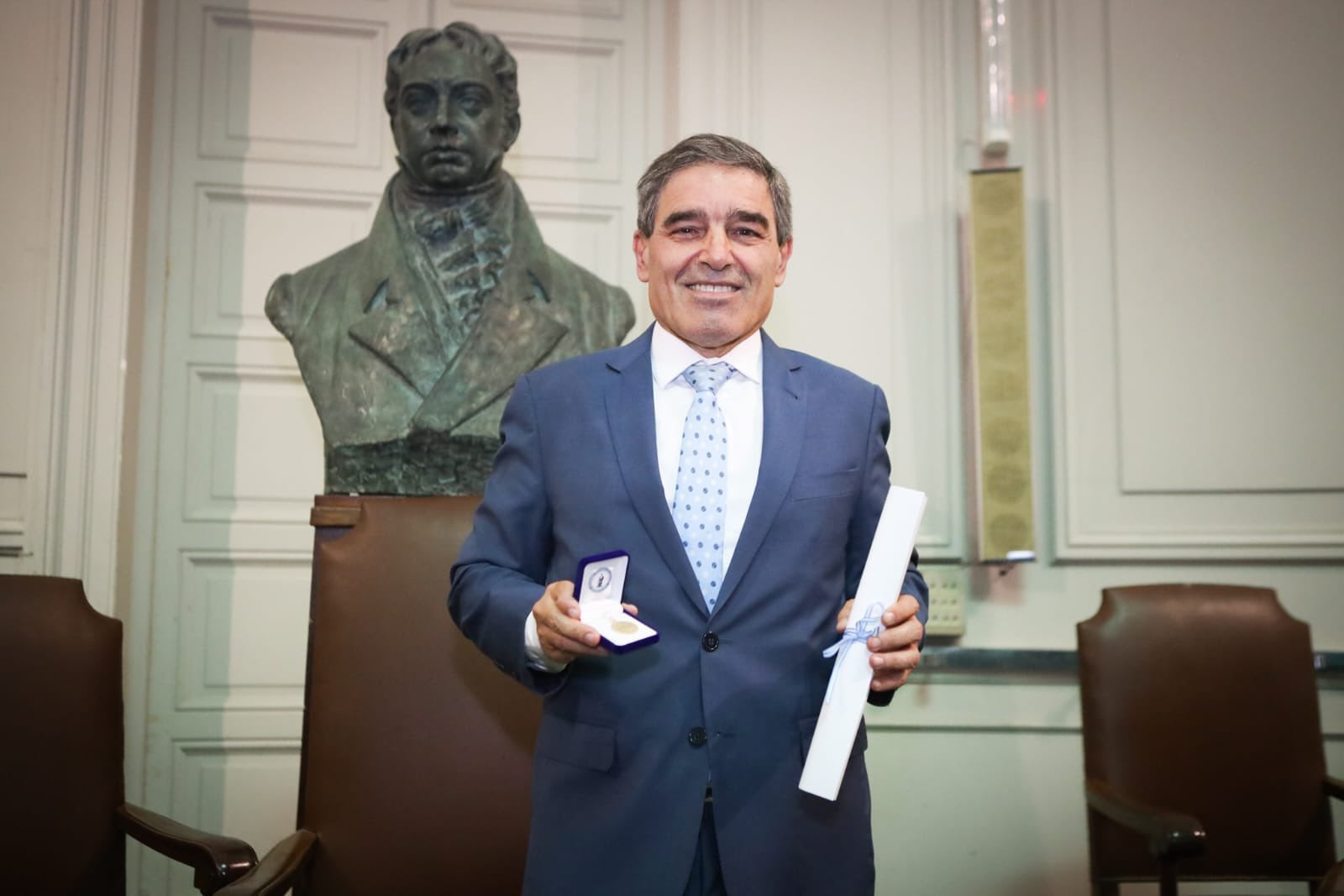 El reconocimiento destaca el aporte de Quirós a la transformación del sistema de salud argentino