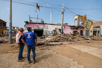 Estructura deteriorada estaba ubicada en zona transitada con actividad comercial. Facebook: Municipalidad del Callao