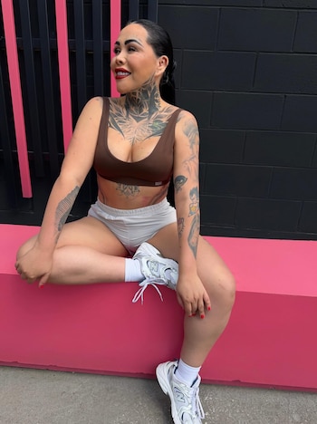 La empresaria usó su historia personal para compartir sus reflexiones sobre la disciplina y la autoaceptación femeninas - crédito @yinacalderonoficial/Instagram