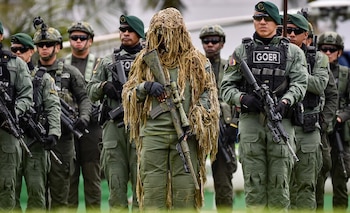 La Resolución 01319 de 2026 regula de forma específica el uso de armas de fuego por parte de la Policía Nacional y el Ministerio de Defensa - crédito Cristian Bayona/Colprensa
