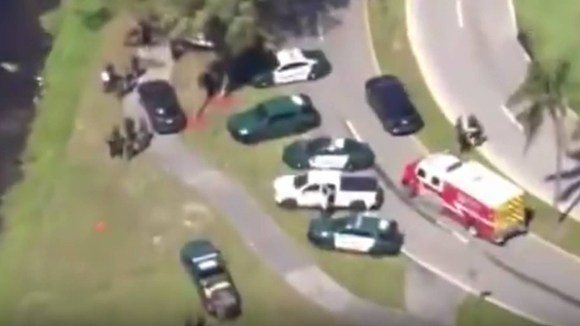 El detective Robert Rutkowski, el agente Zachary Kerin y el capitán Keith Costa fueron los primeros en llegar al vehículo en el agua (Broward Sheriff’s Office)