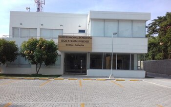 Ningún familiar de la madre y su hijo se han acercado a reclamar los cuerpos en la sede de Medicina Legal en Santa Marta - crédito Google Maps / Manuel López