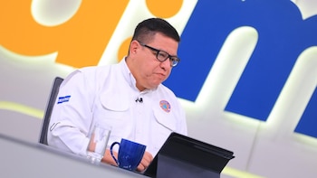 Luis Alonso Amaya, director de Protección Civil, durante su participación en una entrevista televisiva en la que detalló el avance y los resultados operativos del Plan Verano 2026 (Foto cortesía Entrevista AM).