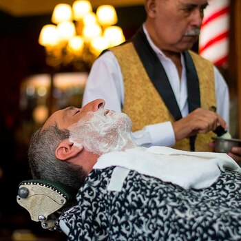 Miguel es un barbero a