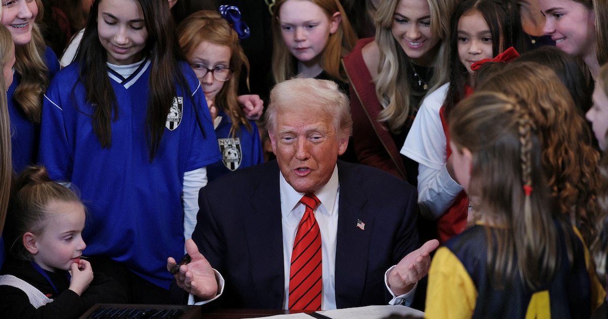 Trump firma decreto para prohibir a atletas transgénero en deportes femeninos: ¿el fin de la discriminación?