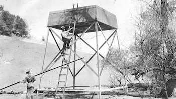 Hatfield junto a su hermano,