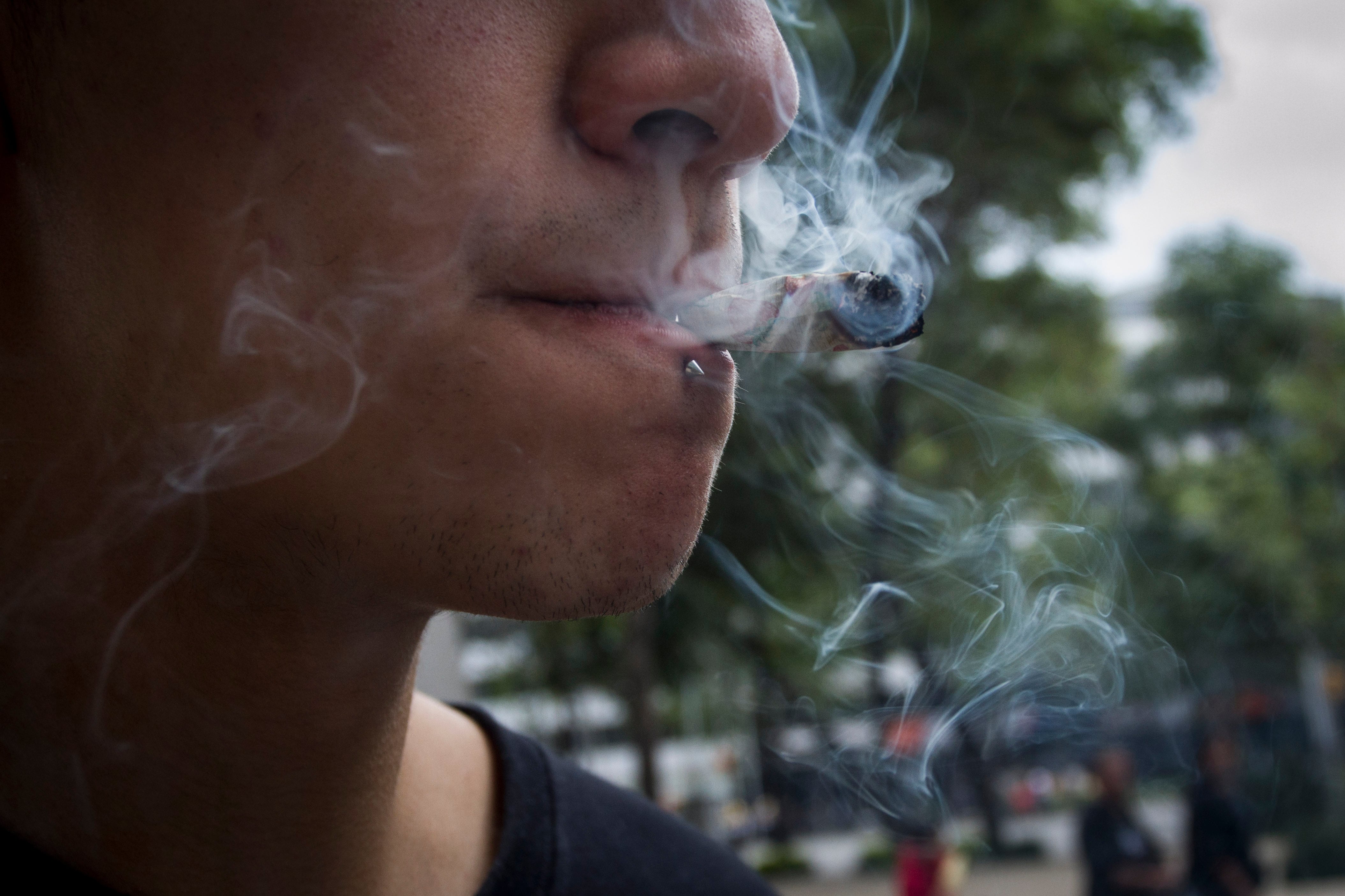 Un estudio de Columbia y Harvard en los Estados Unidos revela que el consumo ocasional de marihuana en adolescentes aumenta los riesgos escolares y emocionales (/Archivo ISAAC ESQUIVEL /CUARTOSCURO.COM)