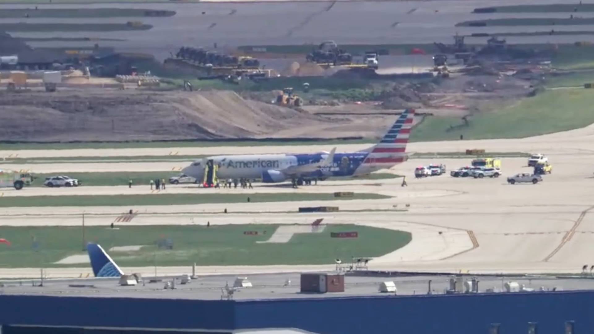 Un vuelo de American Airlines aterrizó con neumáticos reventados y problemas de frenos en el aeropuerto O'Hare de Chicago