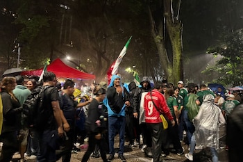 festejos en el Ángel de la Independencia tras triunfo de la Selección Mexicana en partido vs Chequia