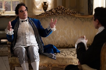 'Valle Salvaje': Don Hernando transmite calma a José Luis. (RTVE)