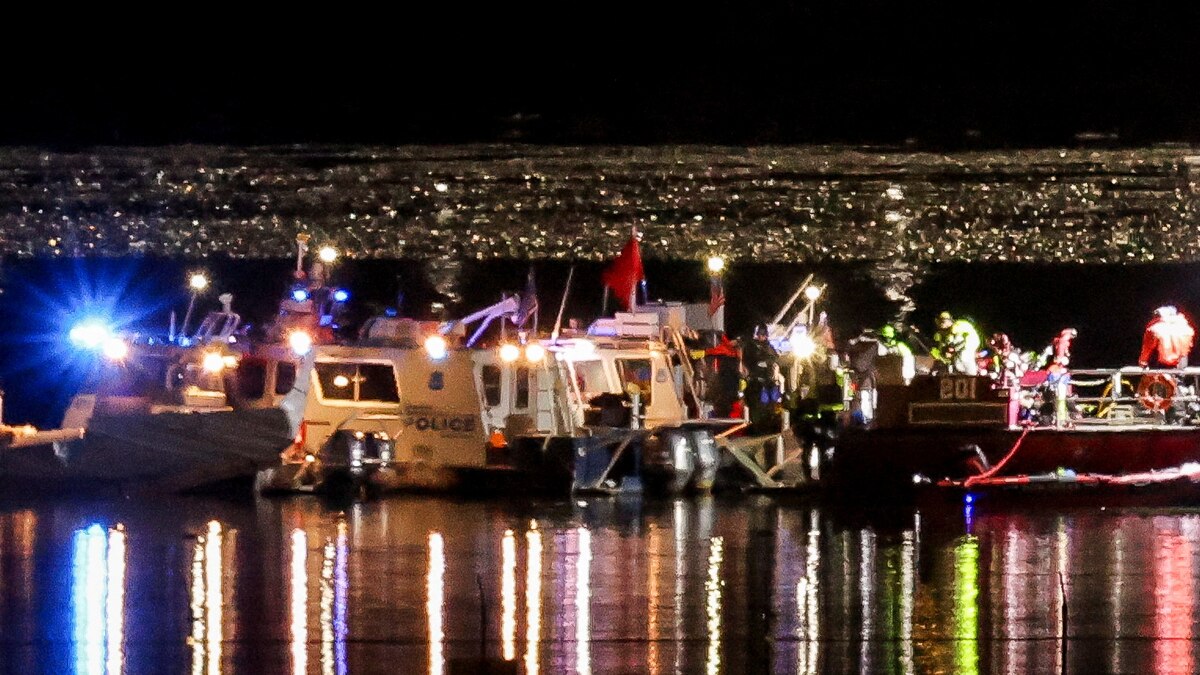EN VIVO: había estrellas del patín de EEUU y Rusia a bordo del avión que se estrelló en Washington tras chocar con un helicóptero militar