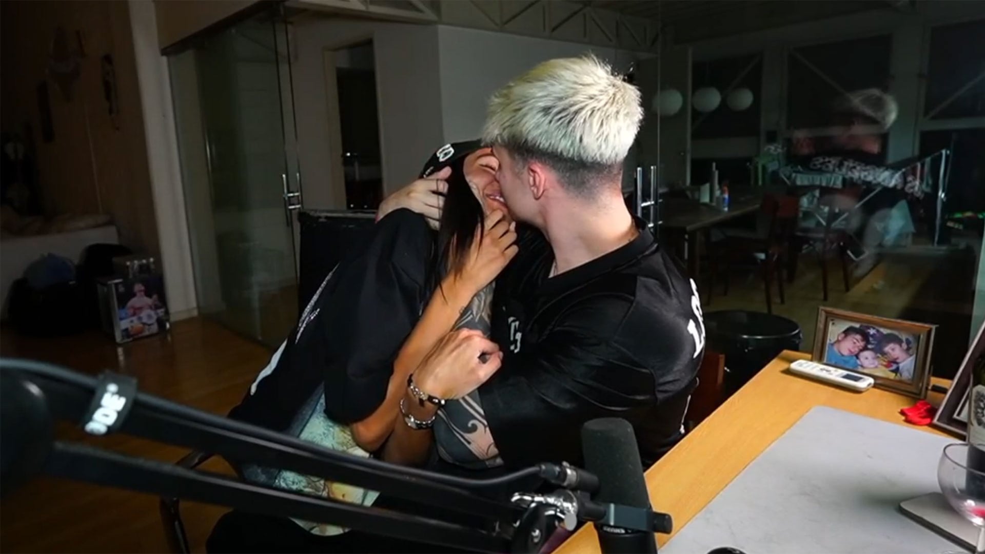 Hace cinco días, Juana y Tomás hablaron de su relación y terminaron en vivo a los besos