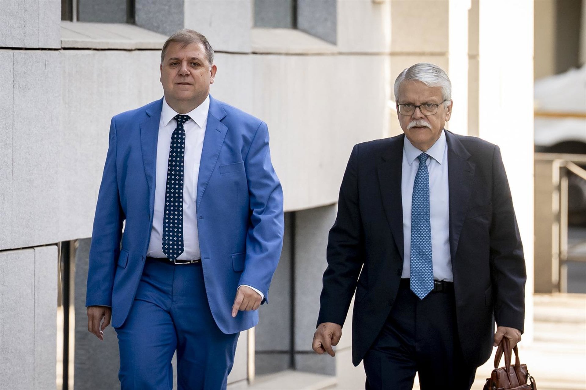 18/08/2026 El expresidente de Correos y exjefe de gabinete de Pedro Sánchez en el PSOE, Juan Manuel Serrano (i), a su llegada a la Audiencia Nacional para verificar el volcado de su teléfono móvil en el marco de las investigaciones del