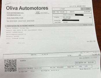 Factura de la compra de una camioneta por parte del presidente uruguayo Yamandú Orsi, a USD 25.000 menos (Así nos va/Radio Carve)