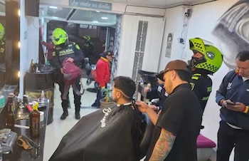 - crédito Policía Nacional