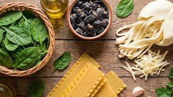 Lasaña cremosa, colorida y llena