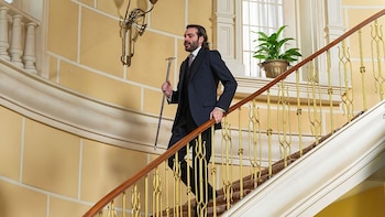 'La Promesa:' Adriano cae por las escaleras. (RTVE)