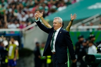 El seleccionador de México Javier Aguirre dirige este jueves, en un partido del grupo A del Mundial de la FIFA 2026 entre México y Corea del Sur, en el estadio Akron en Guadalajara (México). EFE/ Francisco Guasco