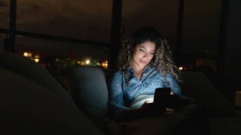 Estos son los efectos negativos de la luz azul durante la noche Foto:iStock
