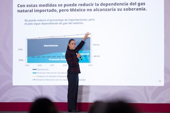 El primer informe del comité científico sobre la viabilidad del fracking en México, presentado este jueves en La Mañanera, expuso la situación actual del consumo de gas natural en el país y detalló las estrategias recomendadas para reducir la dependencia de las importaciones y fortalecer la soberanía energética.